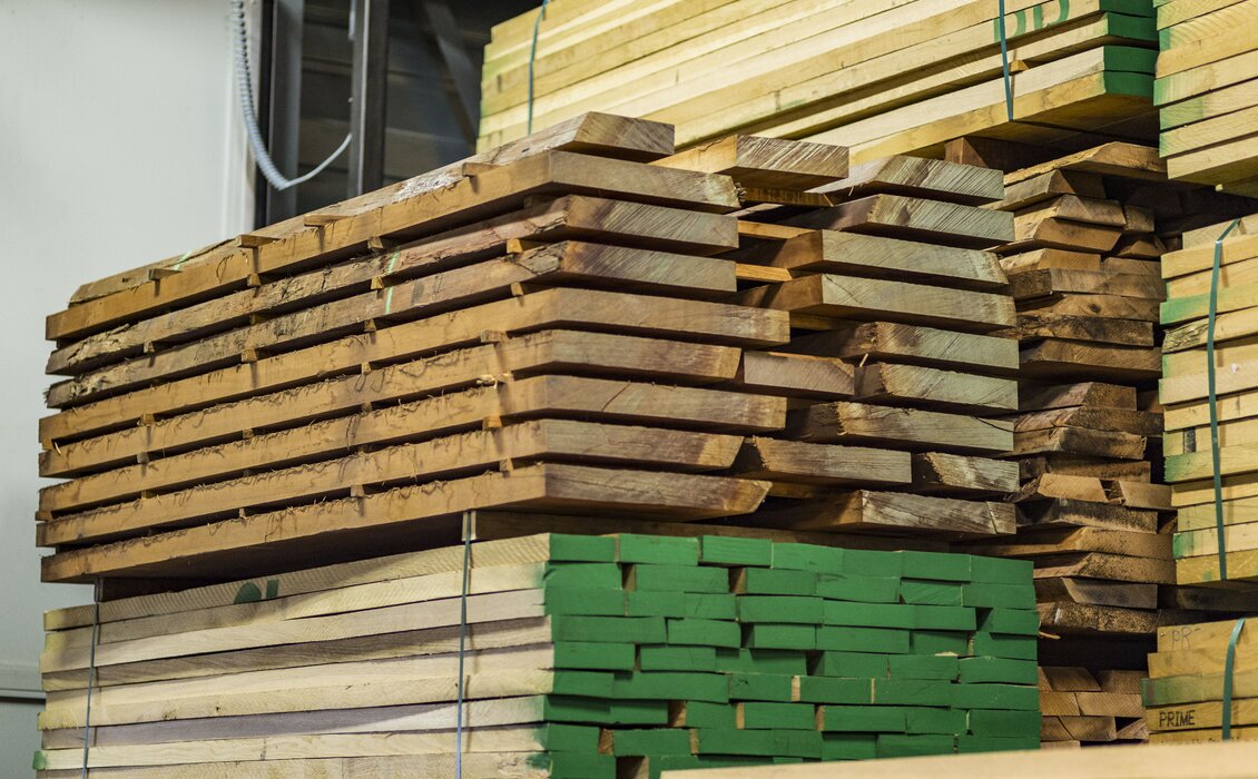 Nous avons pour les alaises différentes essences de bois en stock. | © RIWAG Türen AG